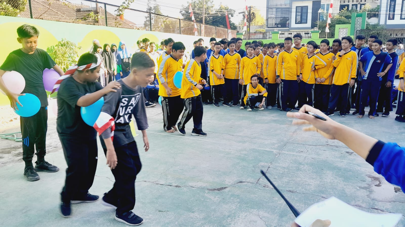 Semangat Peserta Didik Membara Dalam Lomba Estafet Balon Hut Ke Ri